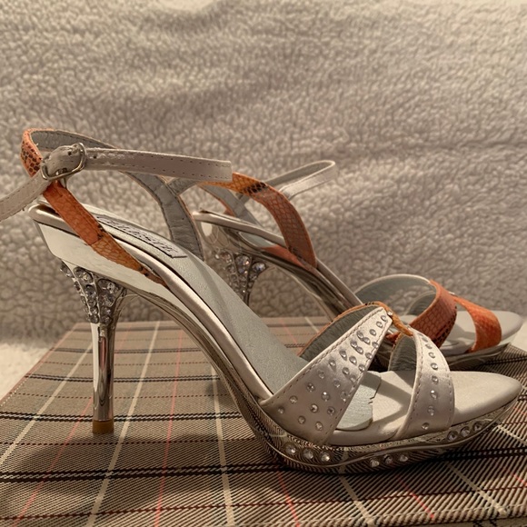 High heels sandals with diamonds. - Picture 3 of 9